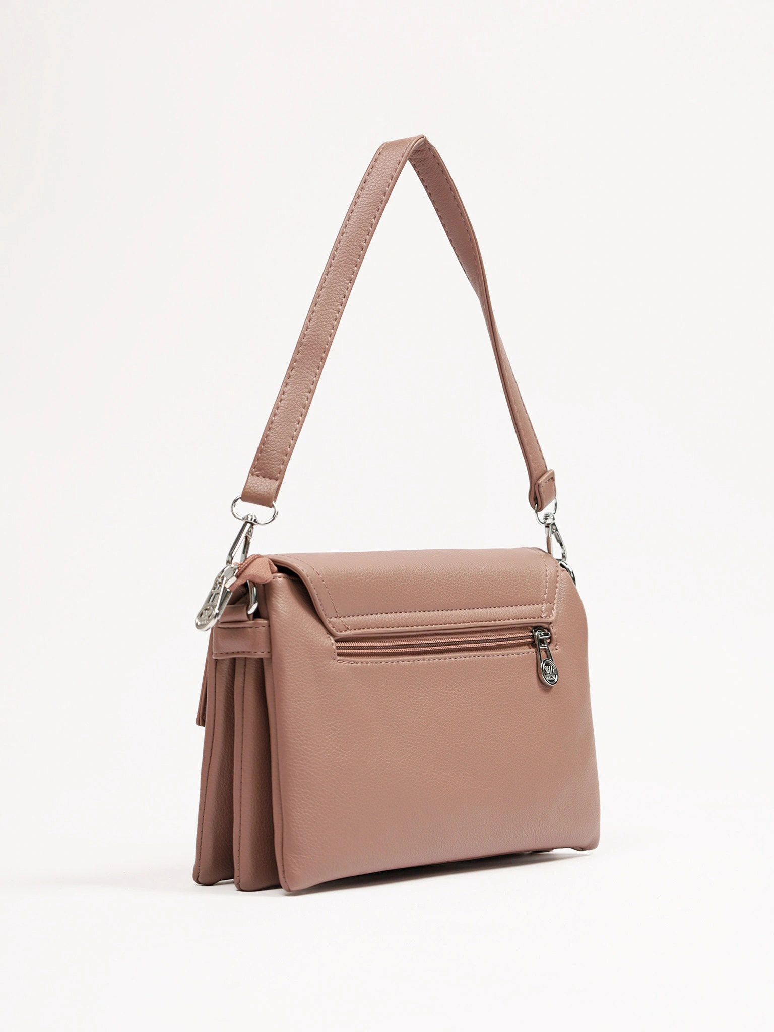 Сумка-кроссбоди со съемной ручкой и декоративными пуллерами в ассортименте